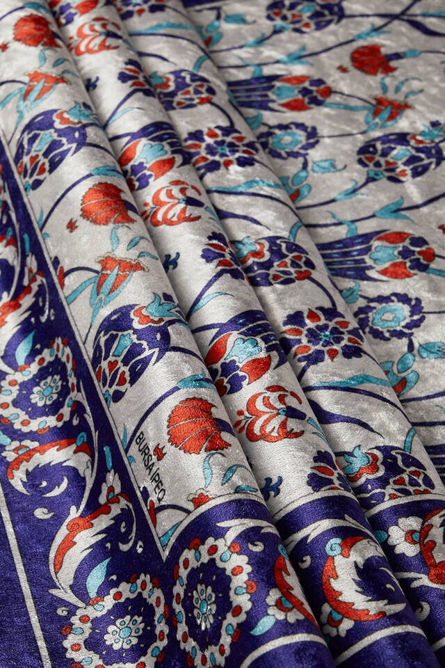 Saks Velvet Carpet Prayer Rug - 2