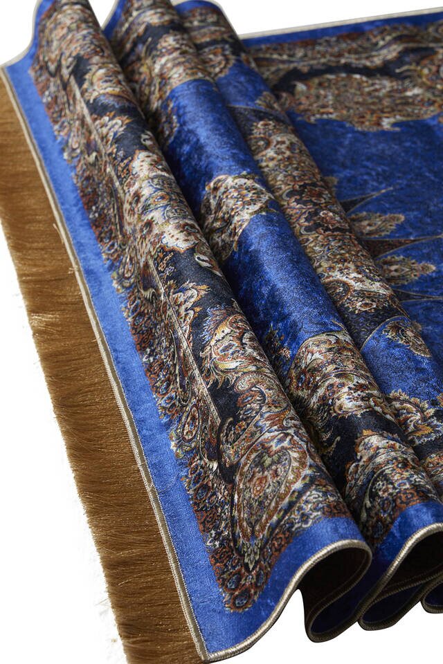 Saks Velvet Carpet Prayer Rug - 3