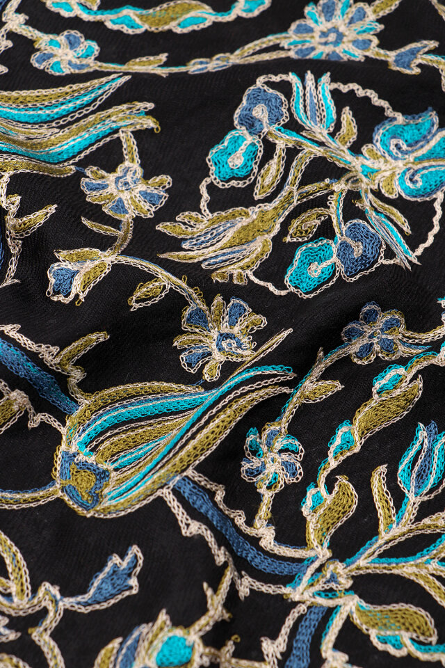 Black and Green Tulip Pattern Embroidered Wool Shawl - 4