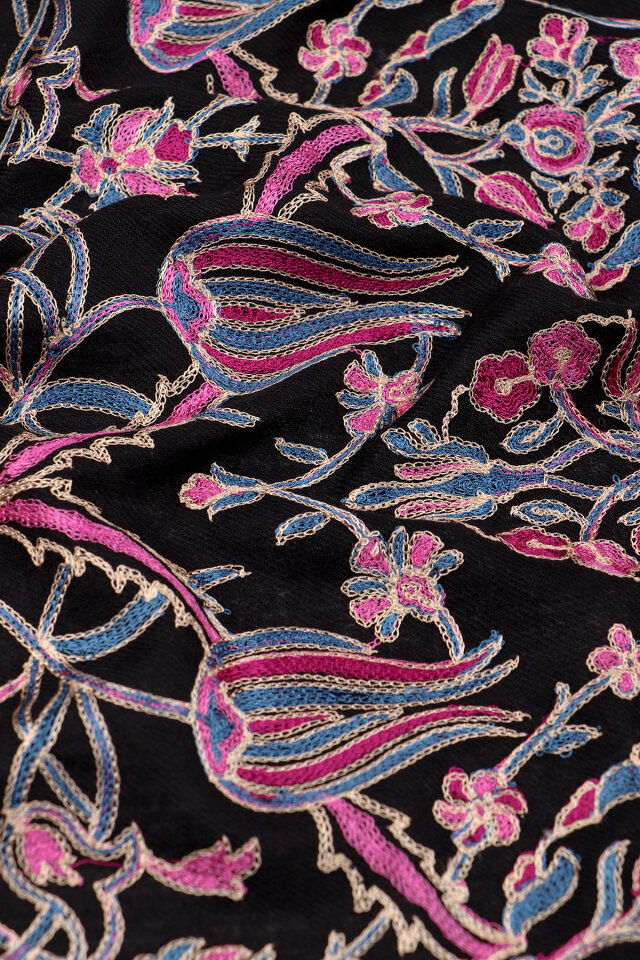 Black Fuchsia Tulip Pattern Embroidered Wool Shawl - 4