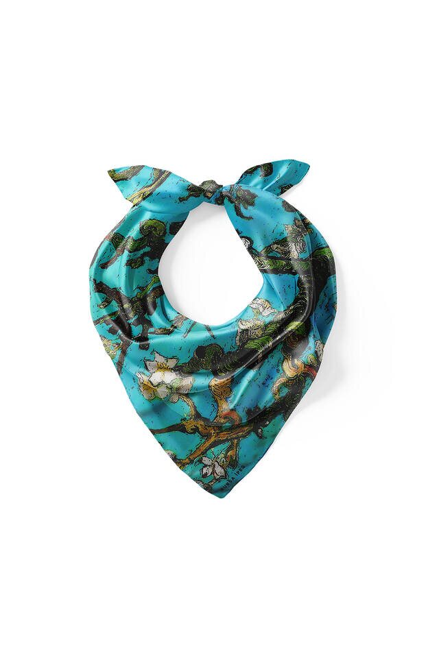 Water Green Almond Blossom Silky Wipe - 2