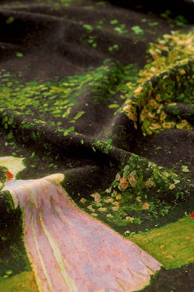 Woman in the Green Garden Pattern Winter Shawl - 5